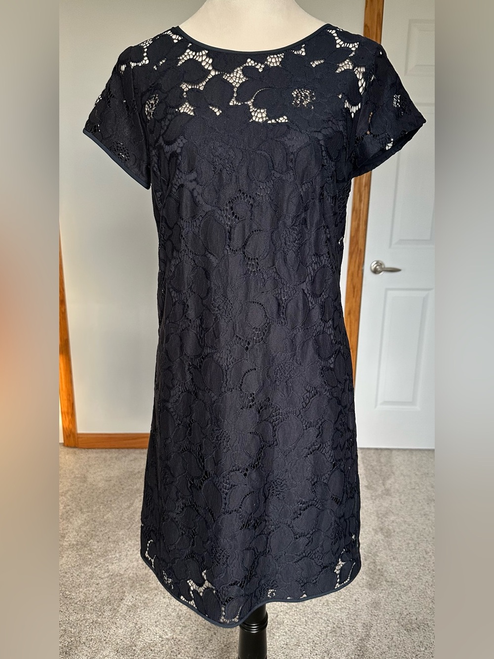 Loft Ann Taylor navy blue lace dress knee length short sleeves round neck size 6